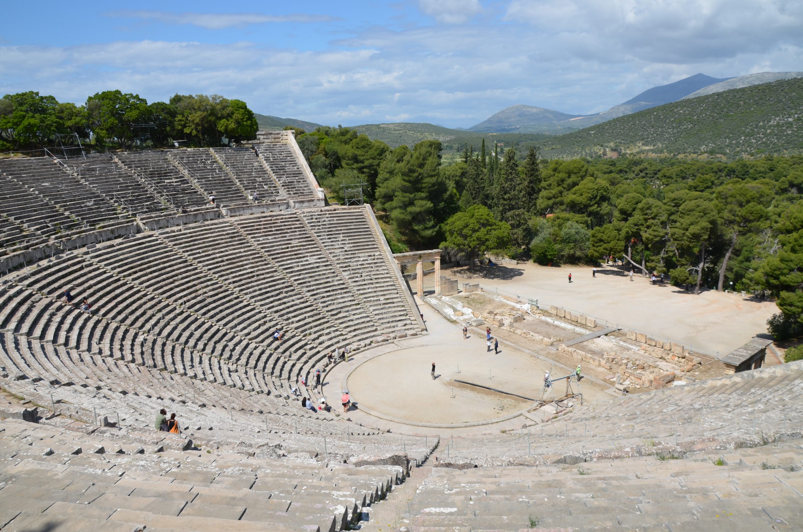 The_great_theater_of_Epidaurus,_designed_by_Polykleitos_the_Younger_in_the_4th_century_BC,_Sanctuary_of_Asklepeios_at_Epidaurus,_Greece_(14015010416)